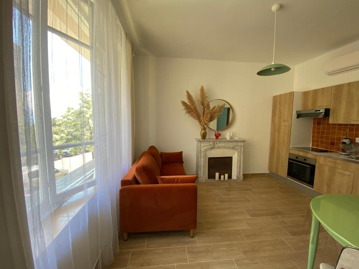 2 Pieces / Neuf - Centre - Place Miot / 1er Apartment *